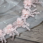 tissu dentelle polyester coton blanc noir rose clair violet fleurs romantique élégant DIY decoration