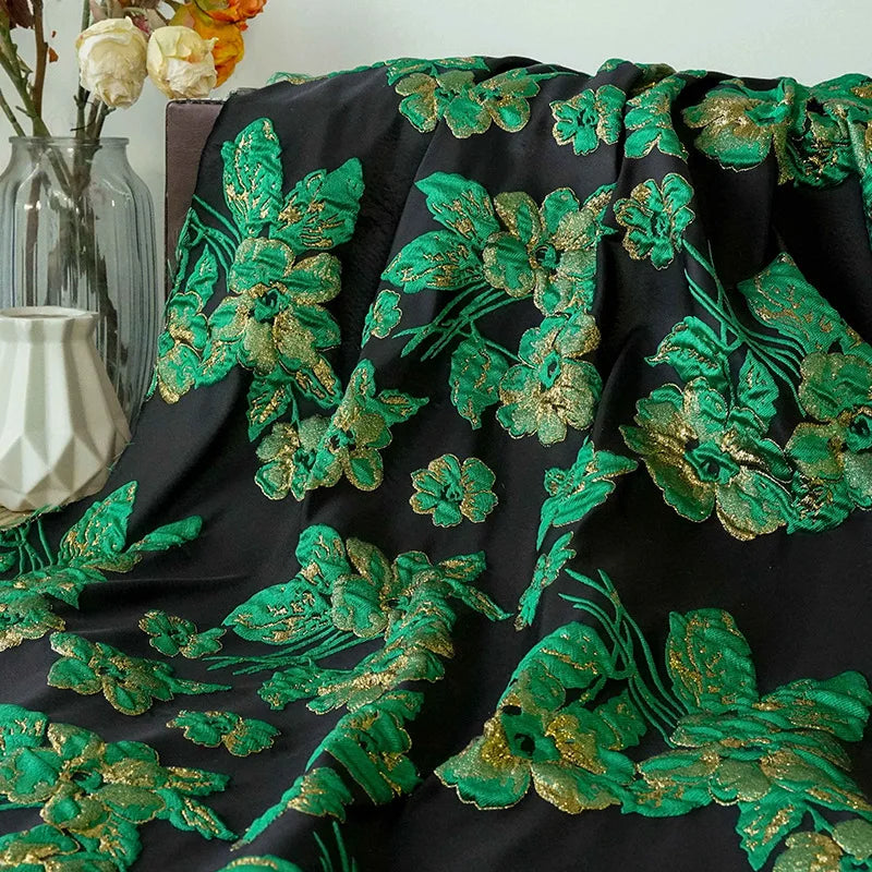tissu polyester brodé fleurs relief noir vert bleu doré résistant opacité jacquard 165cm fleuri