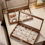 boîte rangement bijoux 33cm 22cm 24 compartiments bois marron clair velours blanc cadenas classique