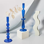 bougeoir moderne verre bleu cobalt texture ondulée décoration intérieure vase support blanc bougie blanche