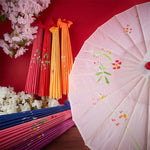parapluie traditionnel artisanal japonais fleurs feuilles peintes main poignée bois rouge orange bleu violet
