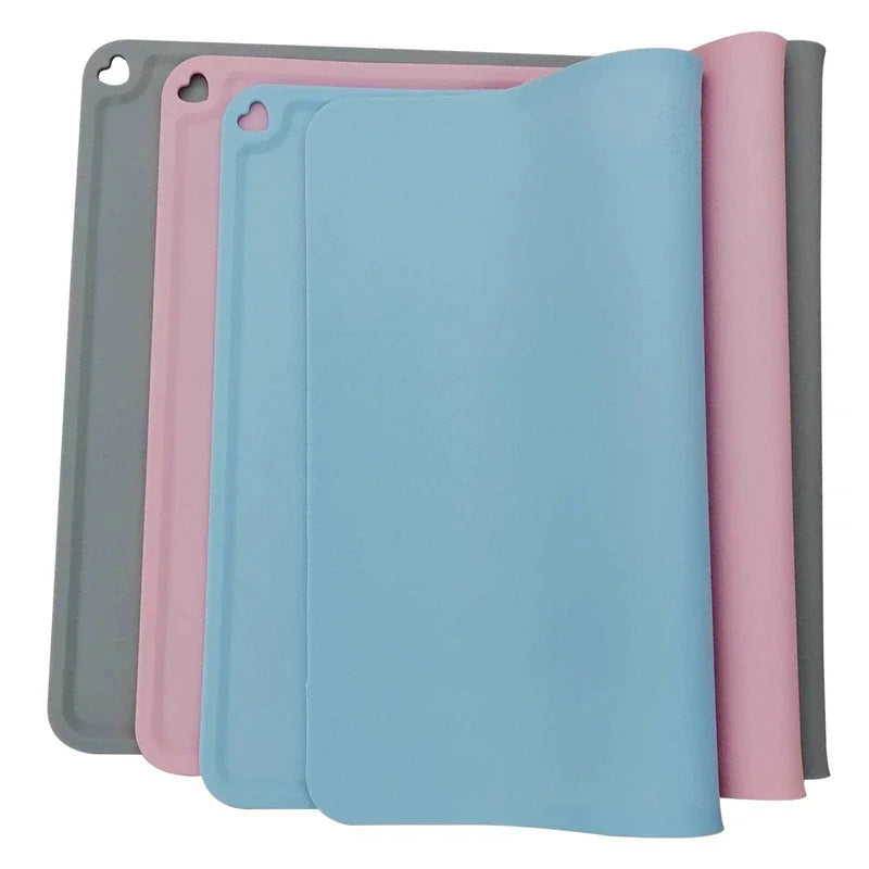 tapis imperméable silicone gris rose bleu clair lisse moderne chiens bol