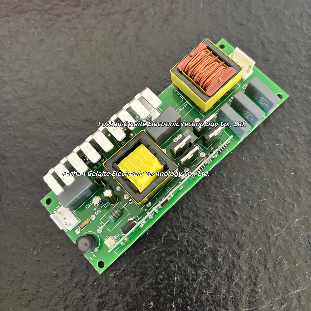 ampoule électrique vert condensateur bobine diode électronique gris jaune noir circuit imprimé