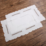 chemin table floral brodé lin blanc motifs ajourés vintage traditionnel festonné rectangle