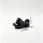 statue chien couché livre ouvert blanc noir décoration intérieur 10cm longueur 5cm hauteur festive