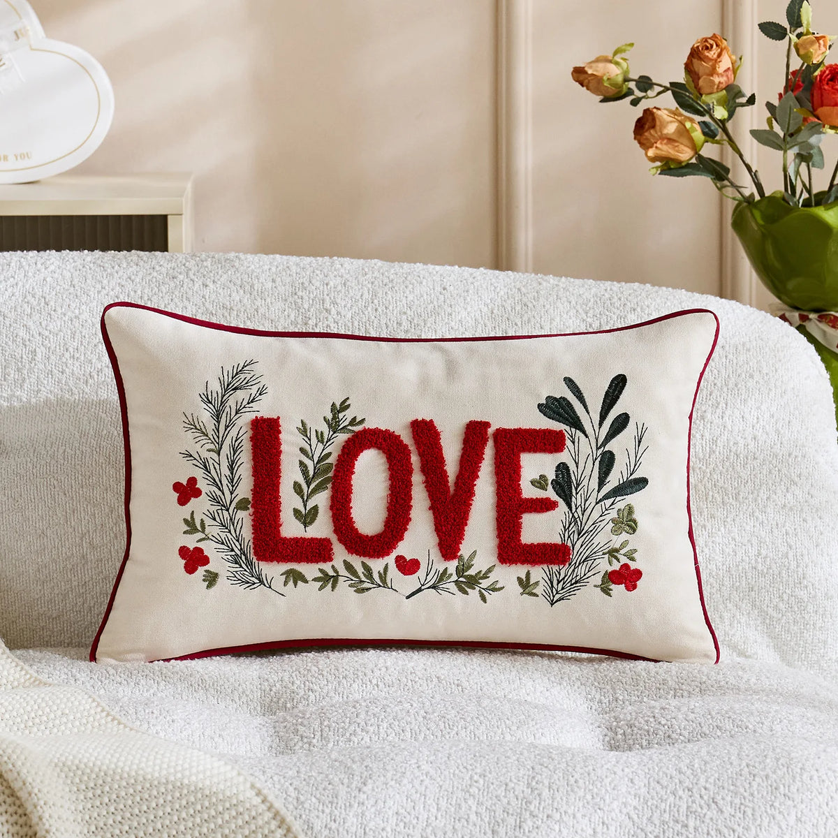 housse coussin brodé cœur love moderne blanc rouge rose fixation décoration intérieure voiture