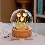 veilleuse boule verre tulipes artificielles feuilles vertes blanches base bois moderne transparente chambre décoration