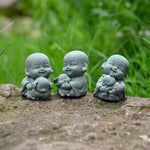 statue moine animal résine gris texture granuleuse artisanale jardin zen sereine souriante decoration extérieure
