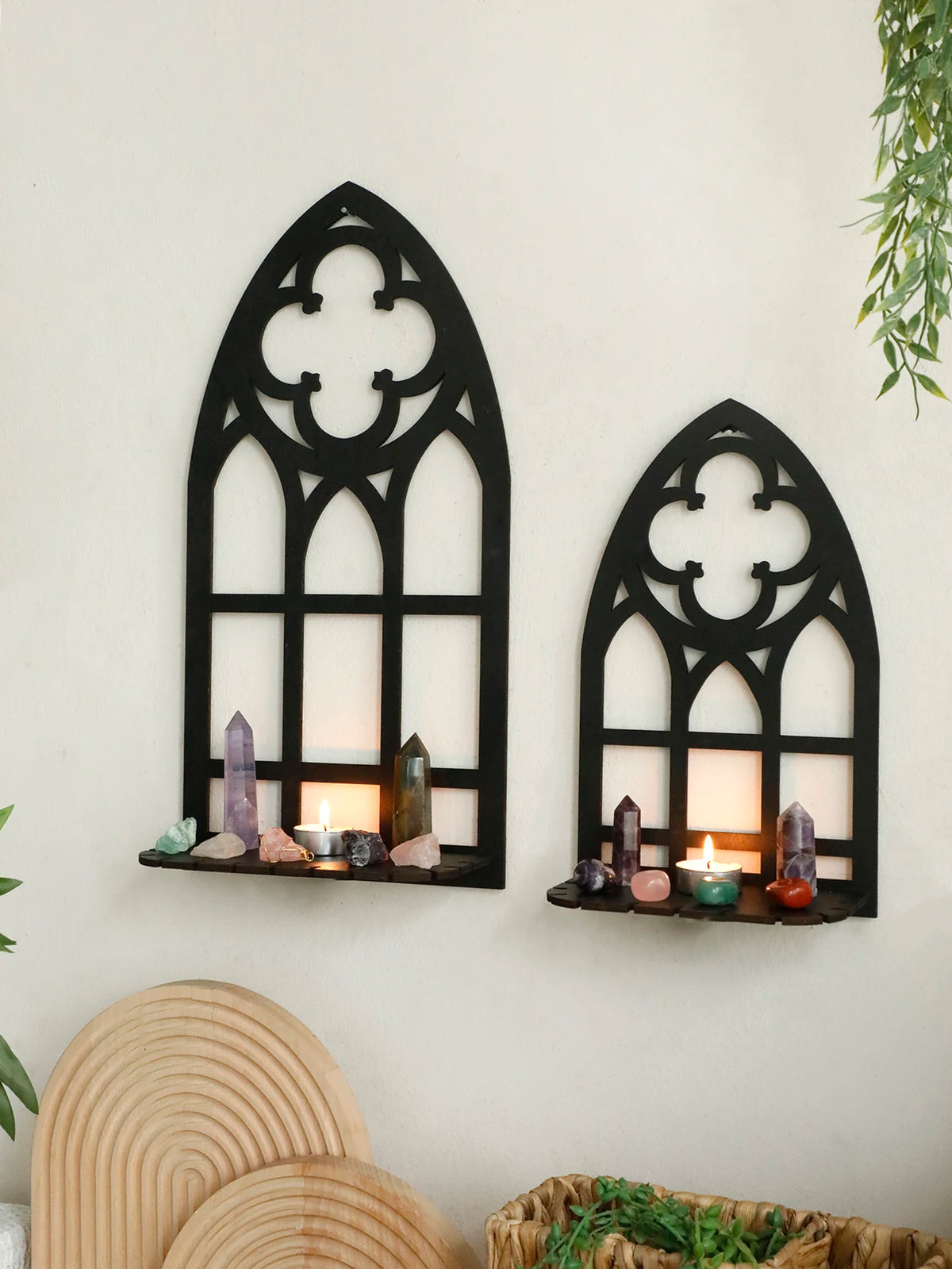 décoration murale étagères gothiques bois modernes motifs géométriques noires