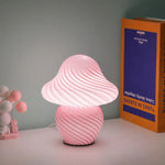 Comparaison des 3 couleurs de lumière de la lampe champignon