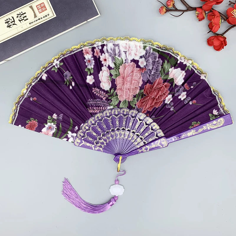 éventail pliant fleurs colorées broderie dorée rouge noir bleu violet rose pompon élégant artisanat