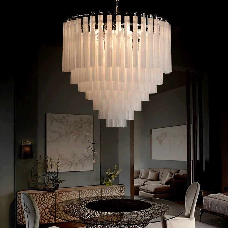 Suspension lumineuse moderne blanc translucide rangées verticales tubes chaîne métallique sources lumineuses 10 15m²