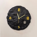 horloge murale silencieuse horloges décoratives sculptural aiguilles dorées figures divines aspect rocheux