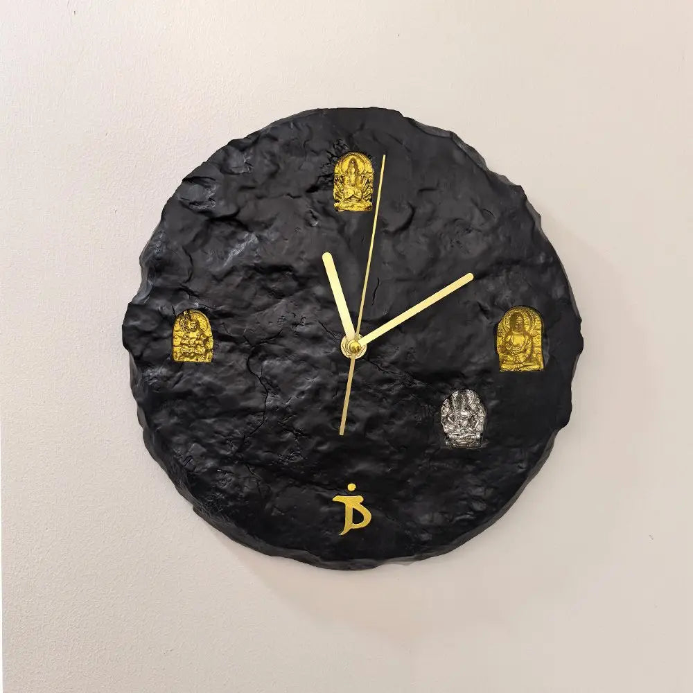 horloge murale silencieuse horloges décoratives sculptural aiguilles dorées figures divines aspect rocheux