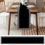 chimene table lin motif grec noir blanc decoratif classique assiettes couverts verres