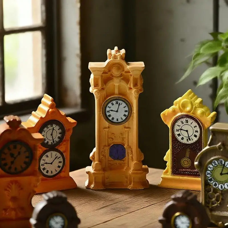 horloges décoratives vintage résine orange marron noir jaune détails sculptés miniature française