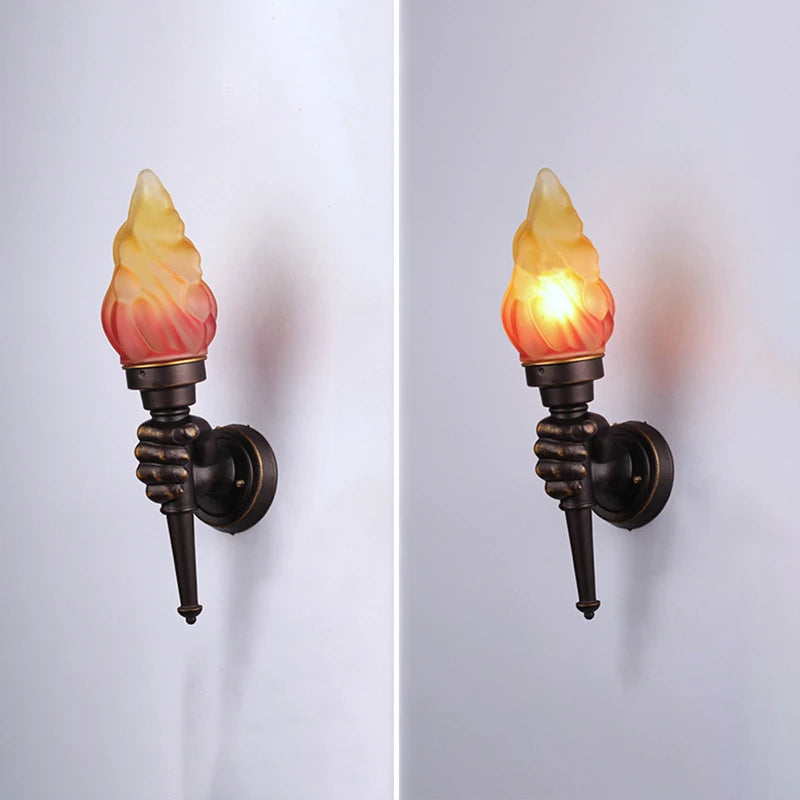 applique murale torche bronze flamme translucide texture rugueuse antique industrielle fixée mur