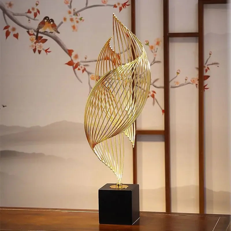 sculpture décorative feuille stylisée or noir moderne minimaliste ajourée asiatique fixée socle bois