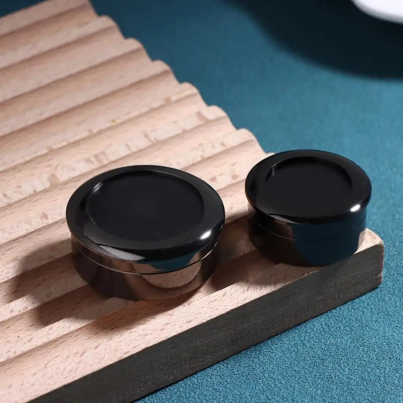 boîtes rangement bijoux rondes métal argentées noires modernes opaques petit grand