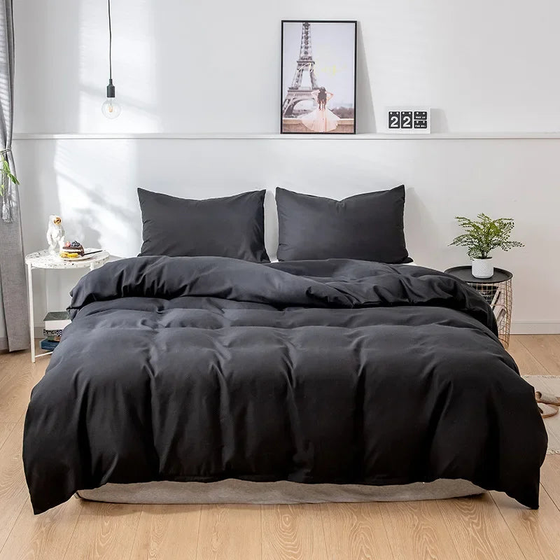 Housse de couette ivoire sur lit moderne
