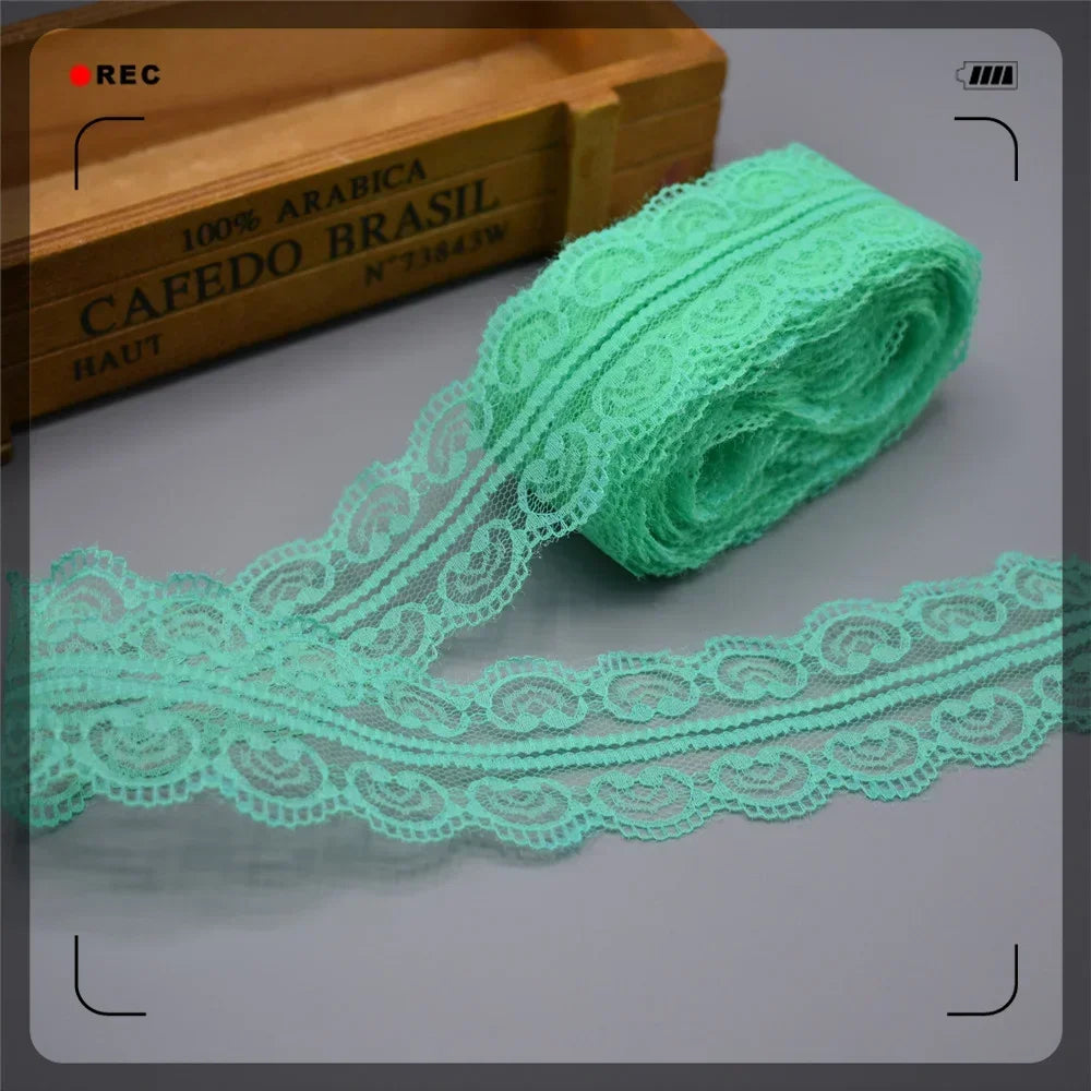 ruban dentelle motif floral violet jaune rose noir vert menthe mariage décoration classique 9mètres