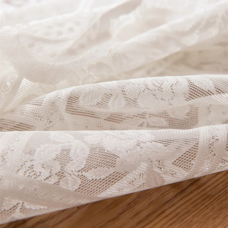 nappe brodée fleurs blanches beige dentelée mariage fête intérieure durable polyester