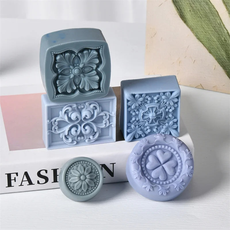moules savon silicone motifs floraux vintage bleu clair blanc détaillés artisanauxDecorationChocolat