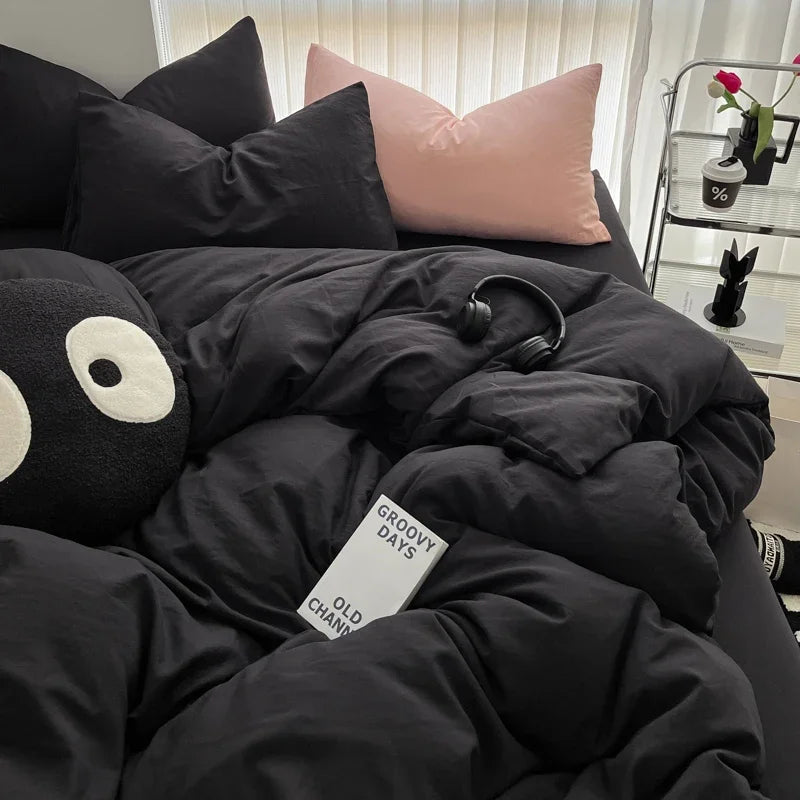 Détail de la housse de couette noire avec effet quilting
