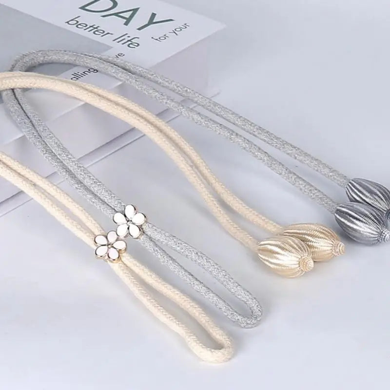 rideaux rubans tissés blanc gris élégants modernes boutons pompons sans perçage