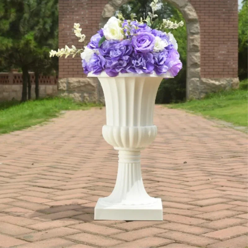 Cache-pot antique blanc or avec plante verte