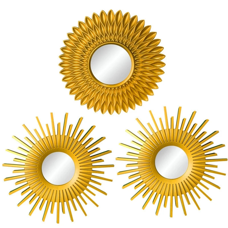 Détail du cadre en PVC doré et du miroir rond