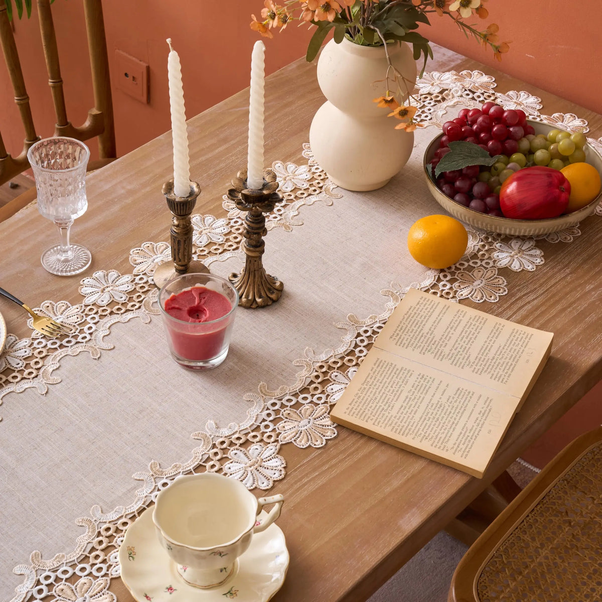 chemin table beige broderie florale texture lin classique vintage polyester maison