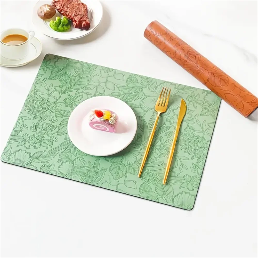tapis table moderne fleurs feuilles noir marron beige gris vert bleu respectueux environnement 43x30cm