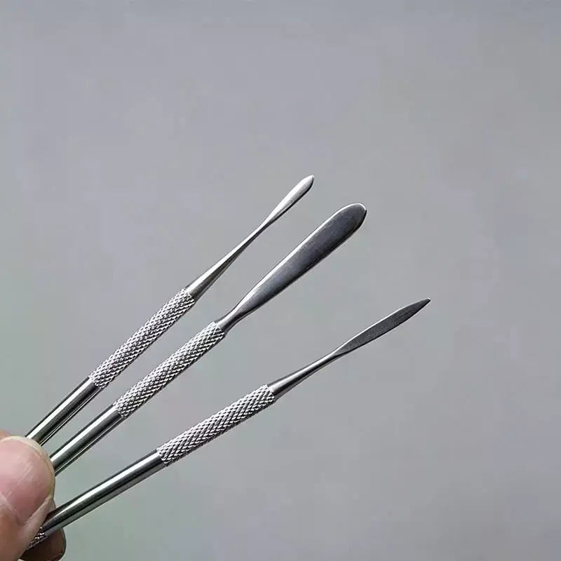 outils manucure argentés texture grain classiques modelage détaillage l’ongle