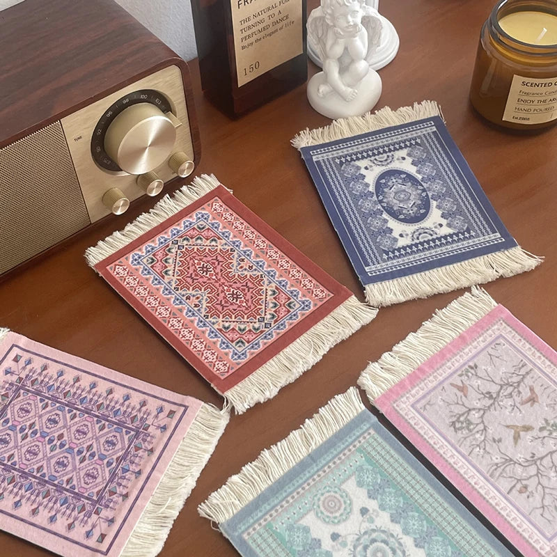 tapis table traditionnel motifs géométriques bleu rouge beige blanc tissu