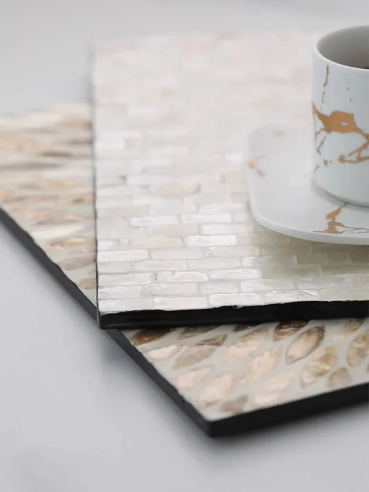 Set de table pour 8 personnes dans une décoration élégante