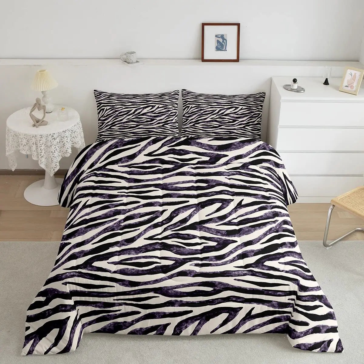 Parure de lit zèbre dans une chambre décorée style jungle chic