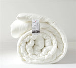 couette matelassée rayée blanc toutes saisons fibre polyestère taille queen simple