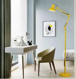 lampe sol moderne rouge bleu jaune blanc noir métal lisse industriel interrupteur flexible