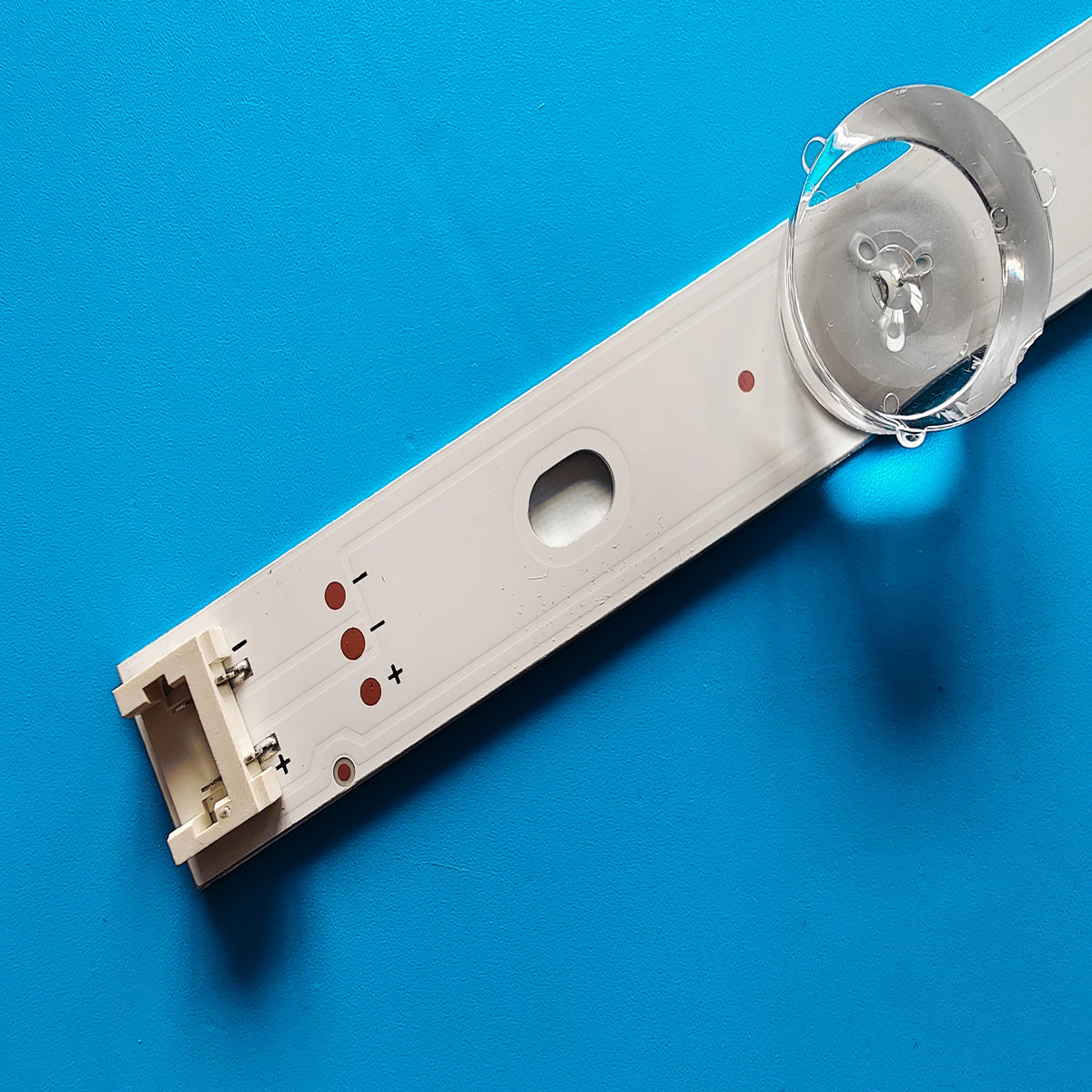bande rétro éclairage led blanc moderne adhésif connecteurs électriques fixations télévision facile qualité lumière