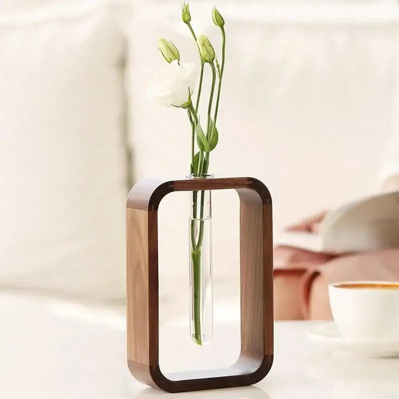 vase table transparent bois moderne plante verte tasse théière minimaliste
