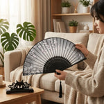 éventail traditionnel floral soie bambou pompon tissu blanc beige violet noir rose clair