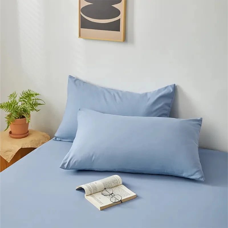 taies d'oreiller lisses polyester coton gris bleu rose blanc modernes literie décoration chambre voyage
