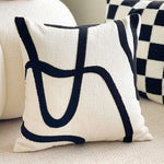 housse coussin décorative polyester coton blanc noir motif carreaux contemporain respectueux environnement maison hospitalière