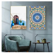 tableau decoratif art marocain motif geometrique porte bleue escaliers pots fleurs