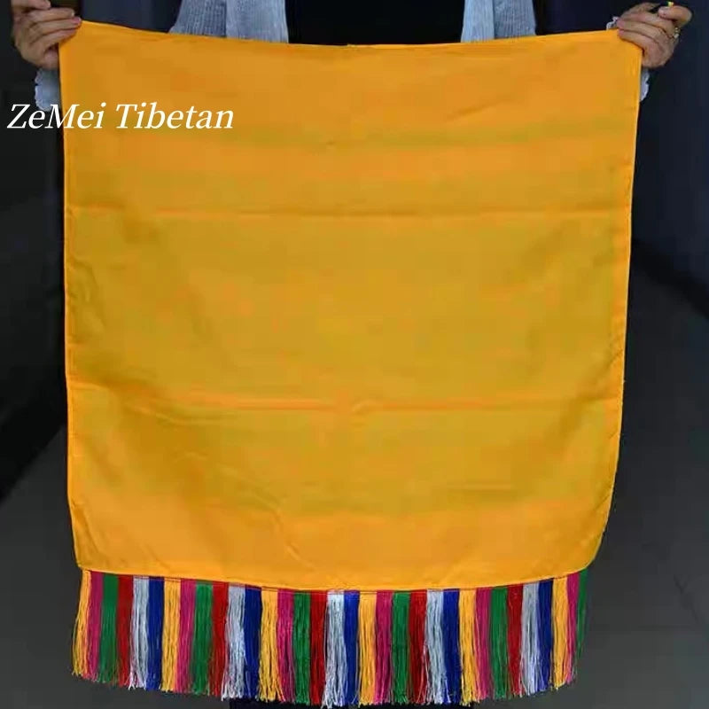 tapis tibétain brodé fleurs colorées symboles religieux ornementaux salle prière