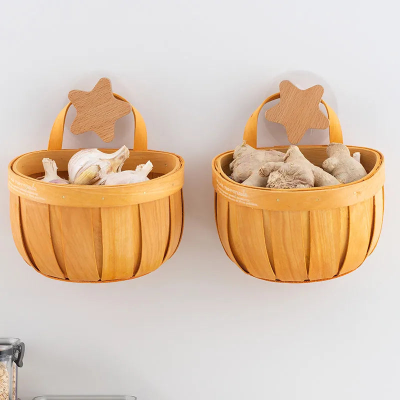 panier rangement bois tissé jaune clair clips traditionnel cuisine petits légumes porte mur suspendu