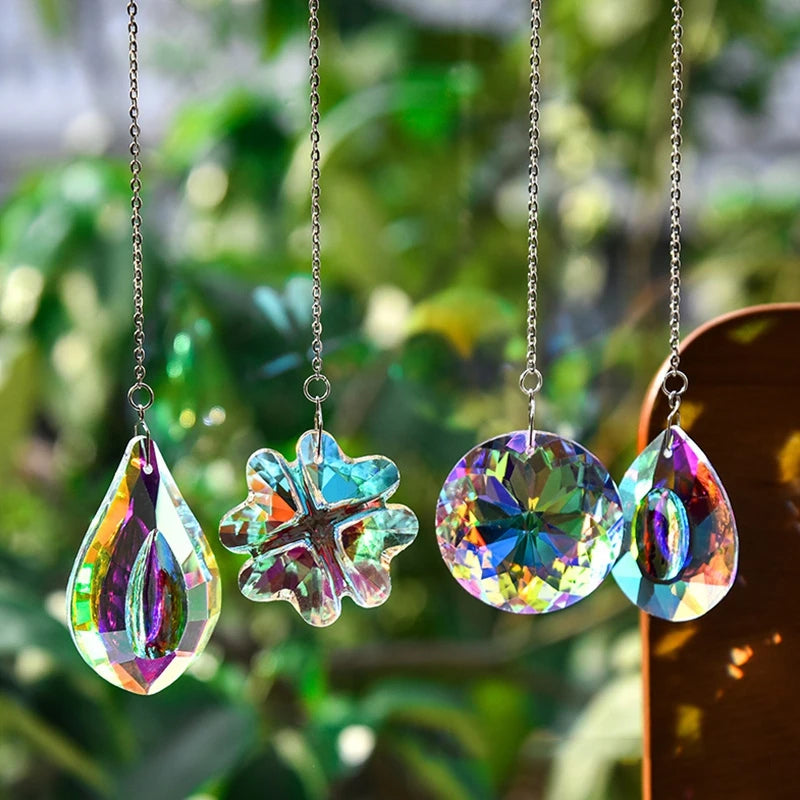 pendentif décoratif cristal transparent multicolore reflets colorés chaîne métallique suspension maison jardin moderne élégant