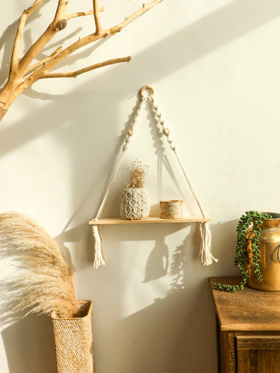 Étagère murale flottante en bois macramé bleu royal avec plantes vertes