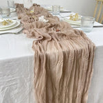 nappe runner texturée plissée semi transparente rouge foncé violet beige blanc cassé événementiel mariage